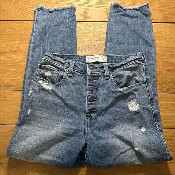 Abercrombie & Fitch Denim - Abercrombie & Fitch mom Jean 27/4 buttonfly distressed medium wash